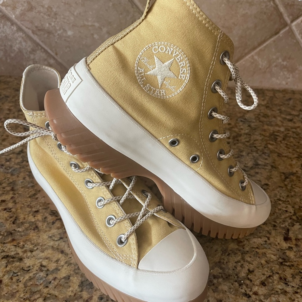 Converse Lugged 2.0 Utility Women's Sneakers High Trailhead Gold Canvas - NWOT